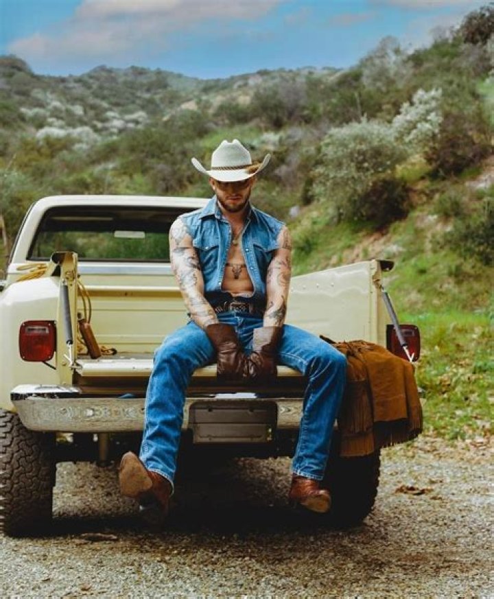 Orville Peck - Age, Family, Bio