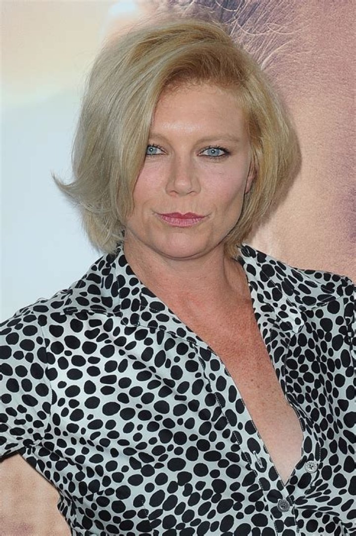 Peta Wilson Height - CelebsHeight.org