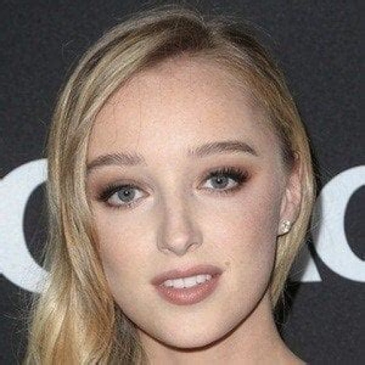 Phoebe Dynevor - Age, Family, Bio