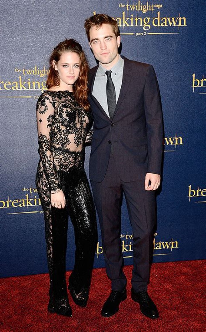 Robert Pattinson still hasn’t decided whether or not to dump Kristen Stewart