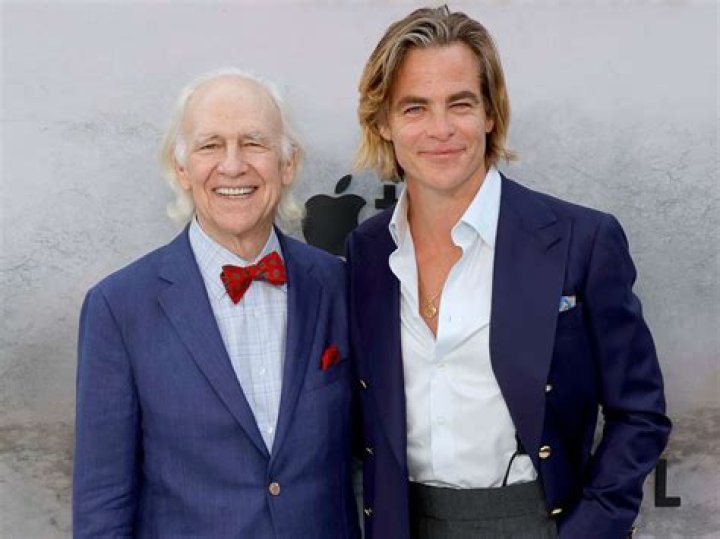 Robert Pine - Age, Family, Bio