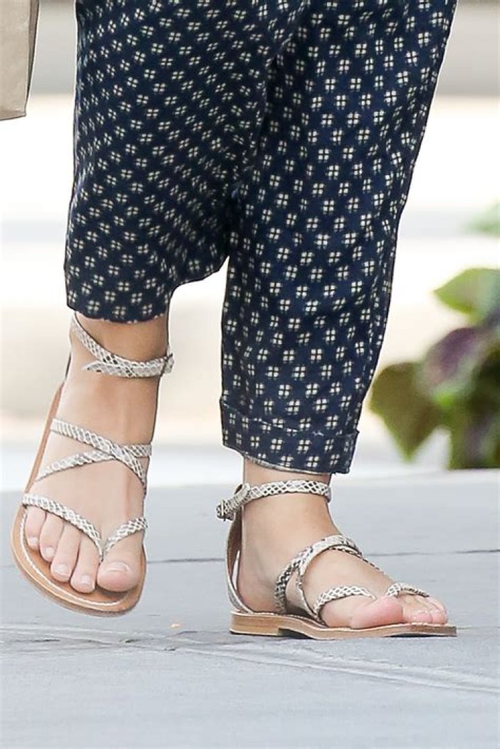 Rose Byrne’s Feet Are Extremely Popular on Google