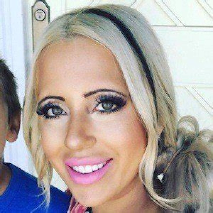 Sarah Gibbons - Age, Family, Bio