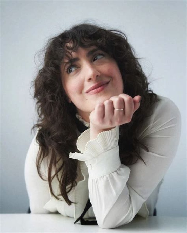 Sarah Greyson - Age, Family, Bio