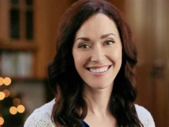 Sarah Power Measurements: Height, Weight, Shoe Size