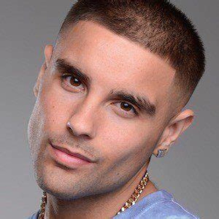 Shide Boss - Age, Family, Bio