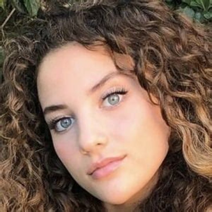 Sofie Dossi - Age, Family, Bio