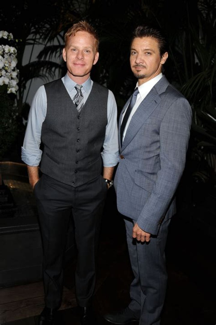 Sonni Pacheco’s blackmail info: Jeremy Renner sometimes wears makeup?