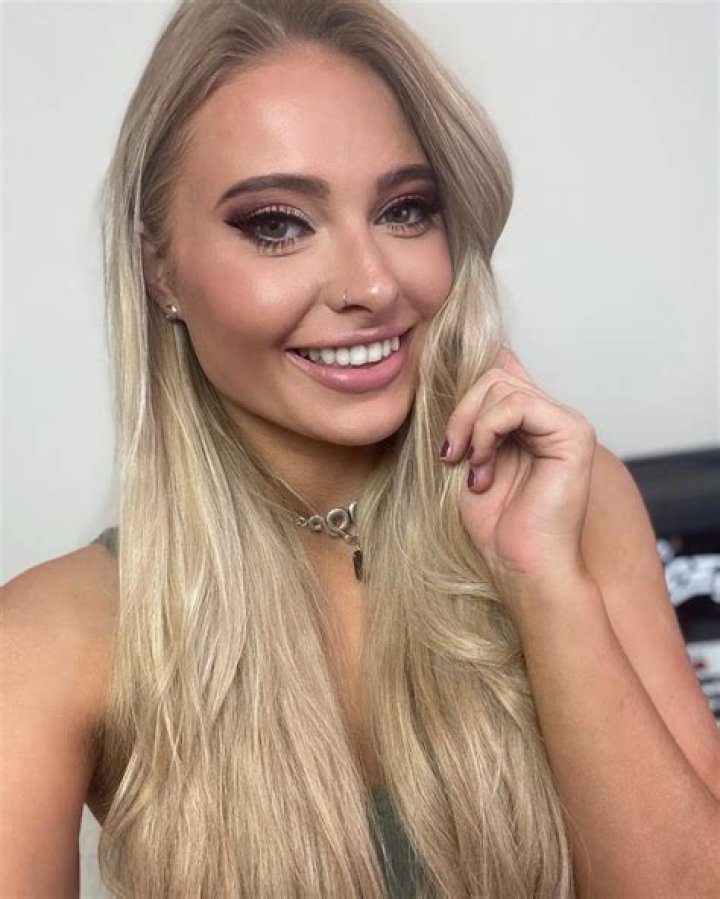 Sophie Lloyd Bio (Wiki) 