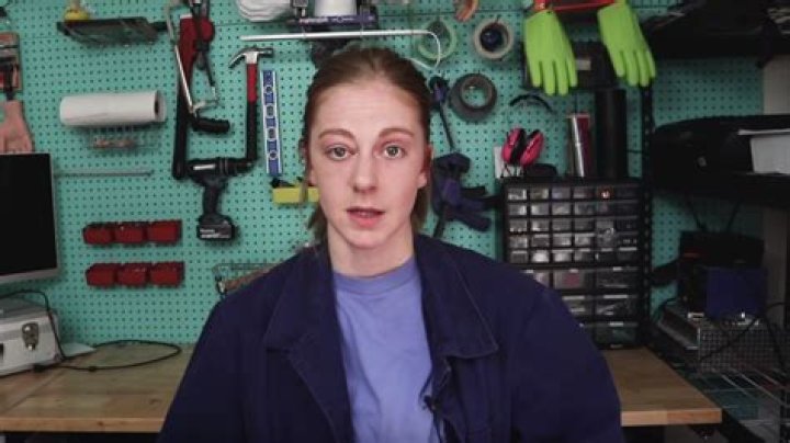 Swedish science YouTuber and Vlogger Simone Giertz! Her brain tumor has returned within a year!