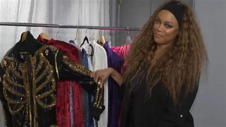Tyra Banks’ lame Halloween costume: Kim Kardashian