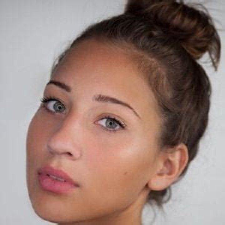 Vicky Justiz - Age, Family, Bio
