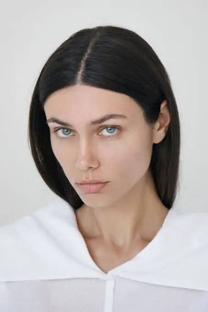 Vika Bronova - Age, Family, Bio