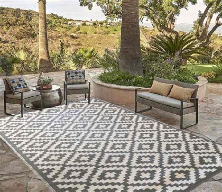 What is polypropylene rug?