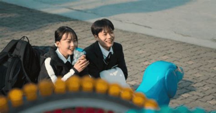 When are new episodes of Nineteen to Twenty released on Netflix?