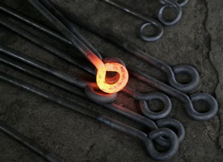 Why does iron conduct heat?